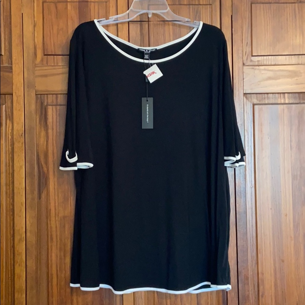 Black Short Sleeve Top w/ White Trim size 3X